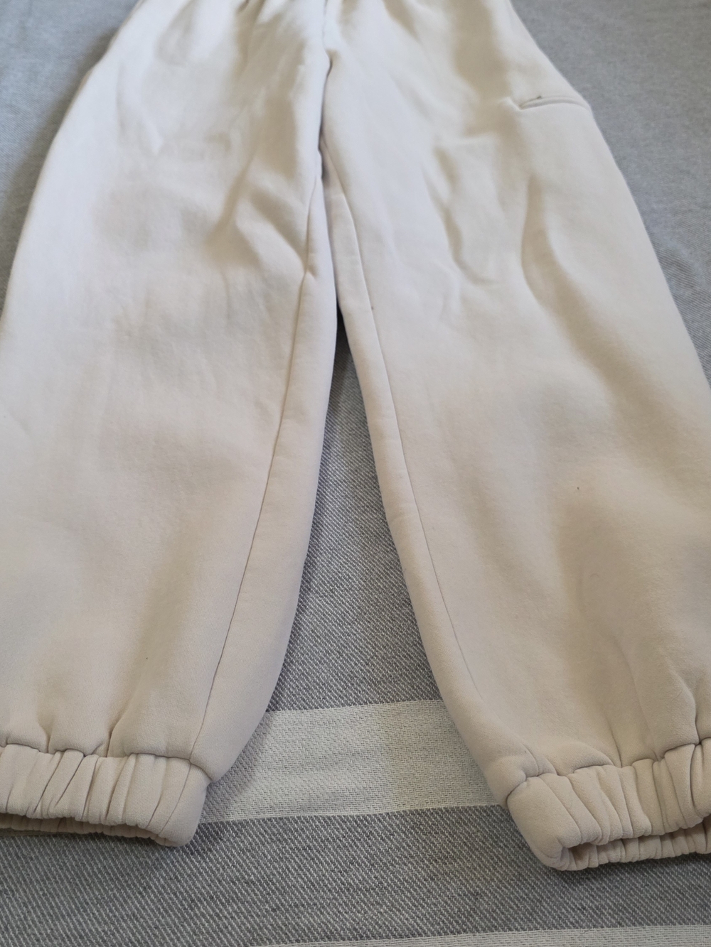 Comfrt Cream Relaxed-Fit Women's Jogger Pants Comfort - Picture 5 of 11